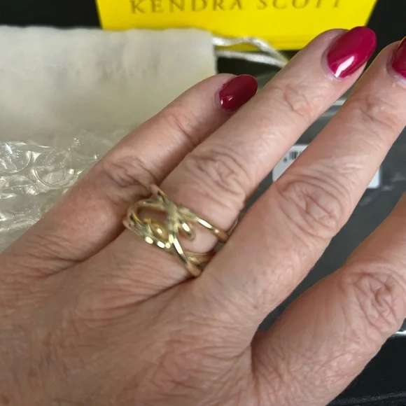 Kendra Scott Gold Myles Band Ring. Size 8 - Picture 4 of 5